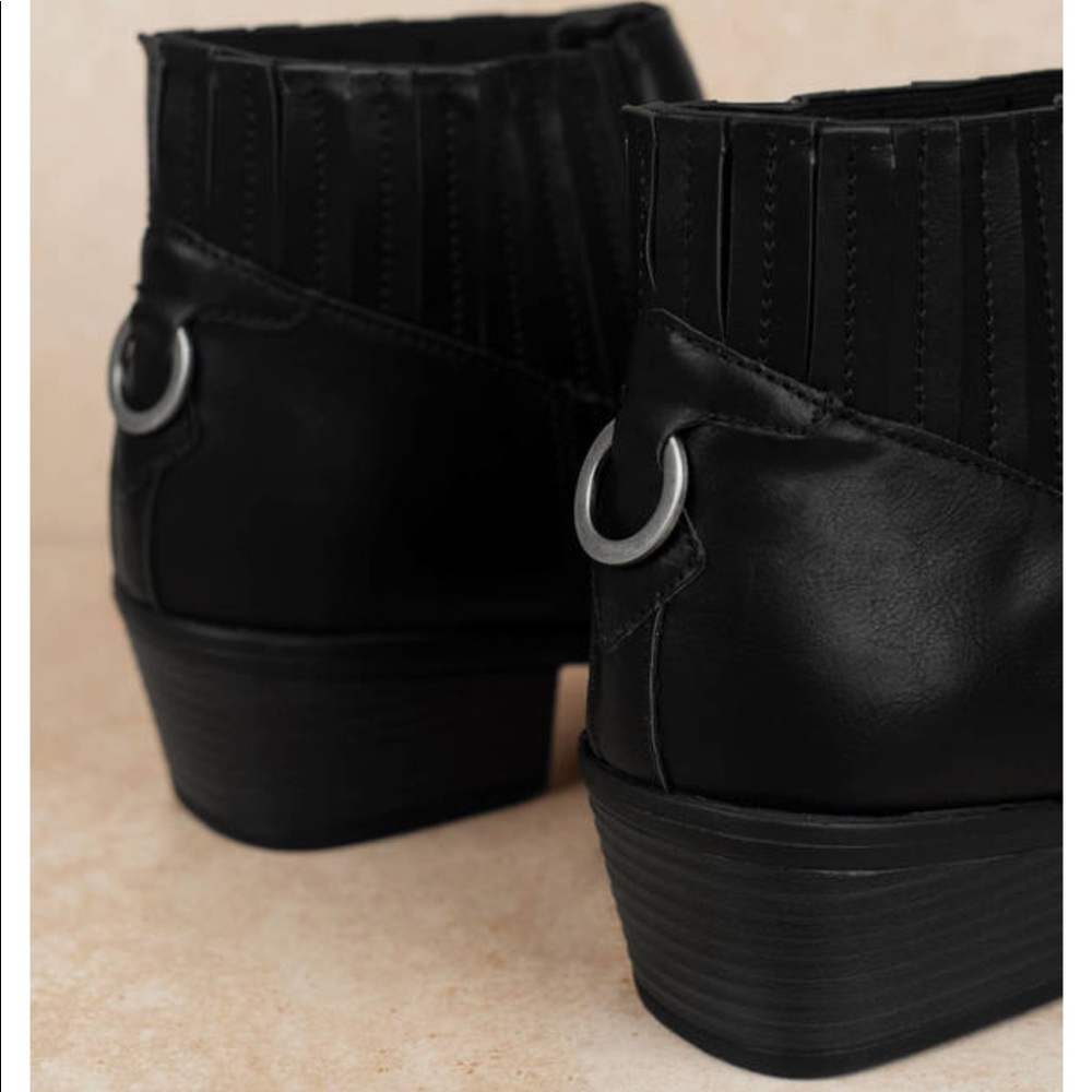 Ring Leader Black Vegan Leather Chelsea Boots - Picture 2 of 4